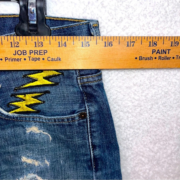 Levis 569 Cut Off Distressed Denim Shorts Womens 30/31 Patches Y2K Festival - Picture 8 of 10